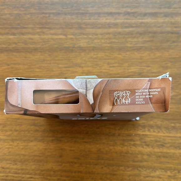 SKIMS SCULPTING BODYSUIT BRIEF W/ SNAPS - Picture 15 of 16